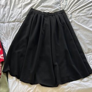 H&M black pleated skirt